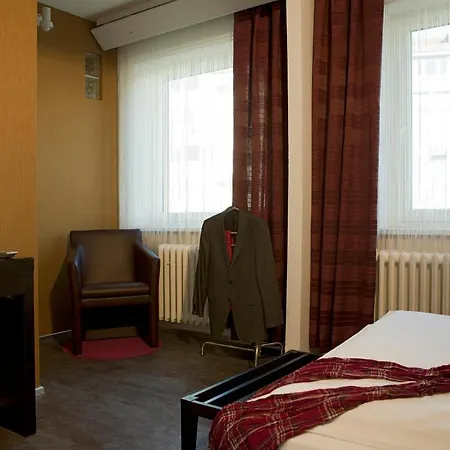 Erbprinzenhof 2*