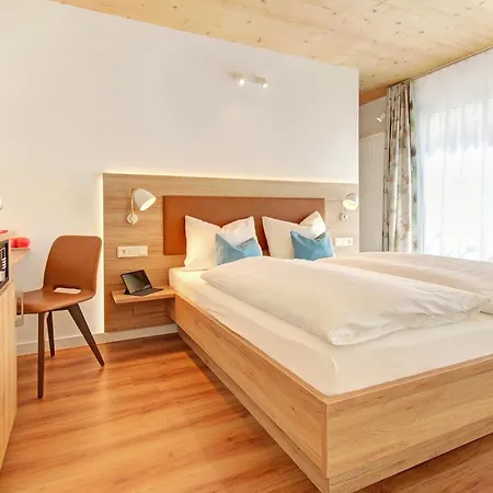 艾尔普林森豪夫酒店 2*